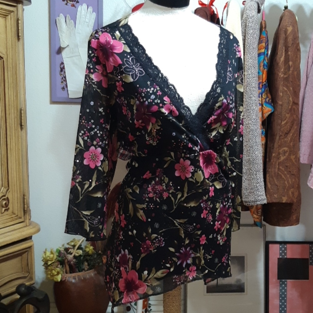 Womens Shirt sz XL Sheer black with purple tone flower and sparkly accent V B10